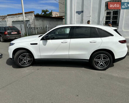 Белый Мерседес EQC, объемом двигателя 0 л и пробегом 75 тыс. км за 34000 $, фото 1 на Automoto.ua