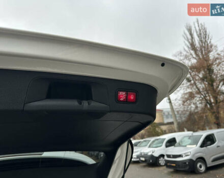 Белый Мерседес EQC, объемом двигателя 0 л и пробегом 140 тыс. км за 32800 $, фото 15 на Automoto.ua