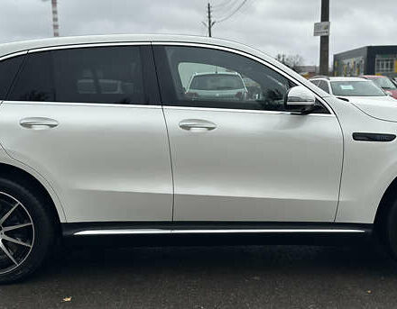Белый Мерседес EQC, объемом двигателя 0 л и пробегом 140 тыс. км за 32800 $, фото 6 на Automoto.ua