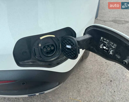 Белый Мерседес EQC, объемом двигателя 0 л и пробегом 34 тыс. км за 35000 $, фото 9 на Automoto.ua