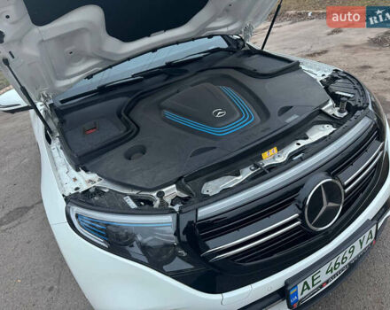 Белый Мерседес EQC, объемом двигателя 0 л и пробегом 34 тыс. км за 35000 $, фото 11 на Automoto.ua