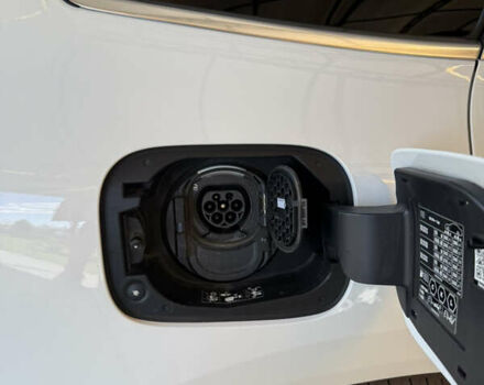 Белый Мерседес EQC, объемом двигателя 0 л и пробегом 36 тыс. км за 45000 $, фото 7 на Automoto.ua