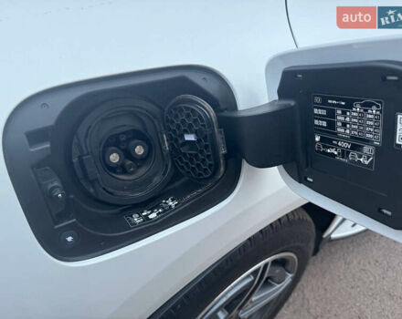 Белый Мерседес EQC, объемом двигателя 0 л и пробегом 34 тыс. км за 35000 $, фото 8 на Automoto.ua