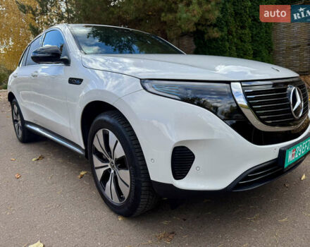 Белый Мерседес EQC, объемом двигателя 0 л и пробегом 70 тыс. км за 34999 $, фото 5 на Automoto.ua