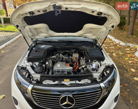 Белый Мерседес EQC, объемом двигателя 0 л и пробегом 70 тыс. км за 34999 $, фото 26 на Automoto.ua