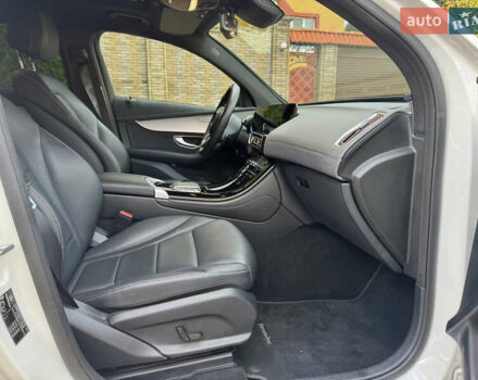 Белый Мерседес EQC, объемом двигателя 0 л и пробегом 70 тыс. км за 34999 $, фото 16 на Automoto.ua