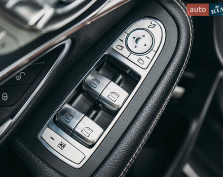 Чорний Мерседес EQC, об'ємом двигуна 0 л та пробігом 164 тис. км за 26405 $, фото 40 на Automoto.ua