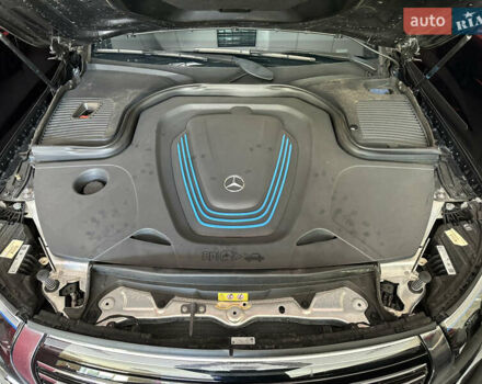 Черный Мерседес EQC, объемом двигателя 0 л и пробегом 175 тыс. км за 28500 $, фото 22 на Automoto.ua
