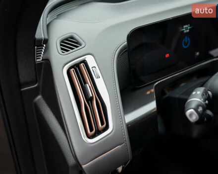 Чорний Мерседес EQC, об'ємом двигуна 0 л та пробігом 75 тис. км за 35500 $, фото 30 на Automoto.ua