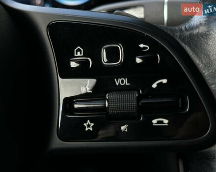 Черный Мерседес EQC, объемом двигателя 0 л и пробегом 65 тыс. км за 38800 $, фото 63 на Automoto.ua