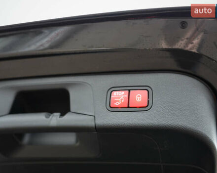 Чорний Мерседес EQC, об'ємом двигуна 0 л та пробігом 75 тис. км за 35500 $, фото 20 на Automoto.ua