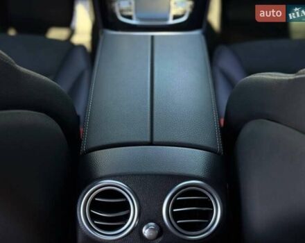 Сірий Мерседес EQC, об'ємом двигуна 0 л та пробігом 62 тис. км за 45500 $, фото 46 на Automoto.ua