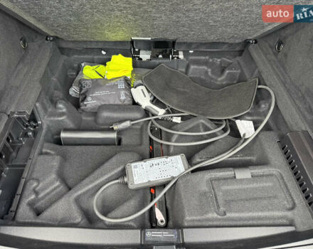 Серый Мерседес EQC, объемом двигателя 0 л и пробегом 58 тыс. км за 31999 $, фото 17 на Automoto.ua