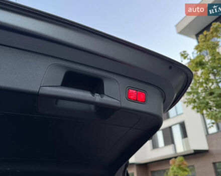 Серый Мерседес EQC, объемом двигателя 0 л и пробегом 90 тыс. км за 36800 $, фото 82 на Automoto.ua