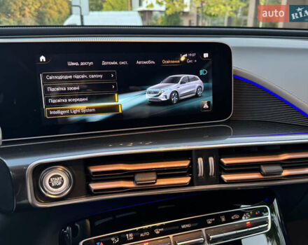 Серый Мерседес EQC, объемом двигателя 0 л и пробегом 90 тыс. км за 36800 $, фото 54 на Automoto.ua