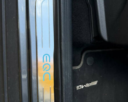 Серый Мерседес EQC, объемом двигателя 0 л и пробегом 30 тыс. км за 39900 $, фото 13 на Automoto.ua