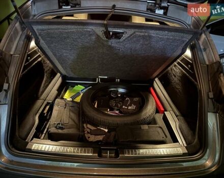 Сірий Мерседес EQC, об'ємом двигуна 0 л та пробігом 52 тис. км за 43500 $, фото 11 на Automoto.ua