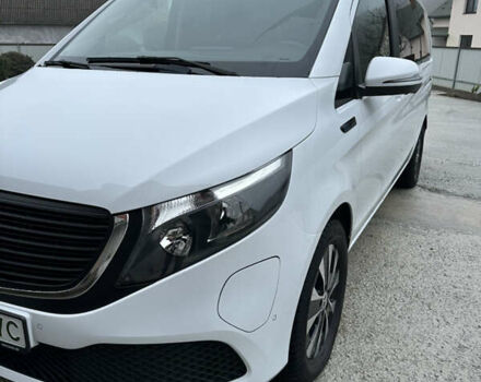 Белый Мерседес EQV, объемом двигателя 0 л и пробегом 70 тыс. км за 37900 $, фото 3 на Automoto.ua