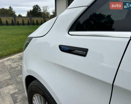 Белый Мерседес EQV, объемом двигателя 0 л и пробегом 165 тыс. км за 37900 $, фото 14 на Automoto.ua