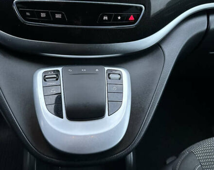 Белый Мерседес EQV, объемом двигателя 0 л и пробегом 70 тыс. км за 37900 $, фото 27 на Automoto.ua