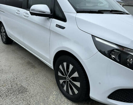 Белый Мерседес EQV, объемом двигателя 0 л и пробегом 70 тыс. км за 37900 $, фото 1 на Automoto.ua