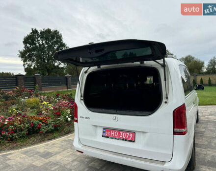 Белый Мерседес EQV, объемом двигателя 0 л и пробегом 165 тыс. км за 37900 $, фото 3 на Automoto.ua