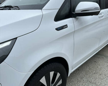 Белый Мерседес EQV, объемом двигателя 0 л и пробегом 70 тыс. км за 37900 $, фото 4 на Automoto.ua