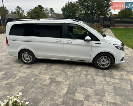 Белый Мерседес EQV, объемом двигателя 0 л и пробегом 165 тыс. км за 37900 $, фото 2 на Automoto.ua