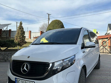 Мерседес EQV 2021 в Львове на Automoto.ua Белый Мерседес EQV, объемом двигателя 0 л и пробегом 63 тыс. км за 37500 $, фото 1 на Automoto.ua