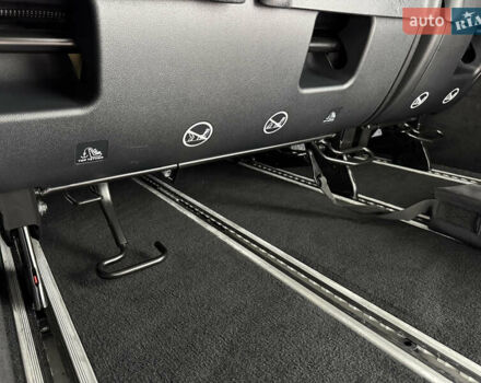 Чорний Мерседес EQV, об'ємом двигуна 0 л та пробігом 28 тис. км за 46900 $, фото 59 на Automoto.ua