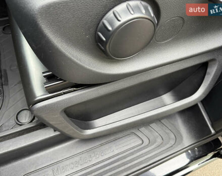 Чорний Мерседес EQV, об'ємом двигуна 0 л та пробігом 28 тис. км за 46900 $, фото 16 на Automoto.ua