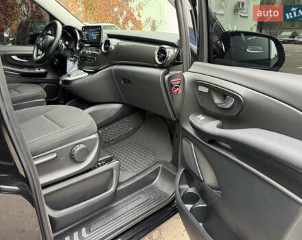 Чорний Мерседес EQV, об'ємом двигуна 0 л та пробігом 28 тис. км за 46900 $, фото 24 на Automoto.ua