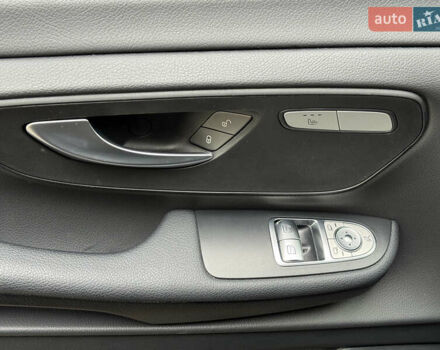 Чорний Мерседес EQV, об'ємом двигуна 0 л та пробігом 28 тис. км за 46900 $, фото 11 на Automoto.ua