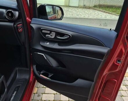 Красный Мерседес EQV, объемом двигателя 0 л и пробегом 27 тыс. км за 42999 $, фото 40 на Automoto.ua