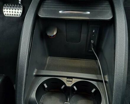 Красный Мерседес EQV, объемом двигателя 0 л и пробегом 27 тыс. км за 42999 $, фото 31 на Automoto.ua