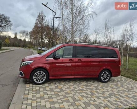 Красный Мерседес EQV, объемом двигателя 0 л и пробегом 27 тыс. км за 42999 $, фото 10 на Automoto.ua