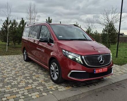 Красный Мерседес EQV, объемом двигателя 0 л и пробегом 27 тыс. км за 42999 $, фото 2 на Automoto.ua