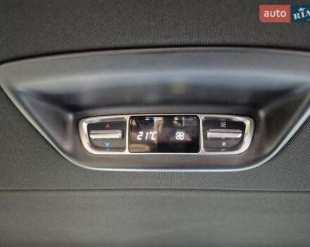 Красный Мерседес EQV, объемом двигателя 0 л и пробегом 26 тыс. км за 43000 $, фото 24 на Automoto.ua