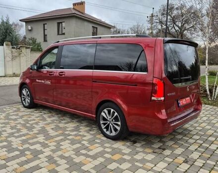 Красный Мерседес EQV, объемом двигателя 0 л и пробегом 27 тыс. км за 42999 $, фото 12 на Automoto.ua