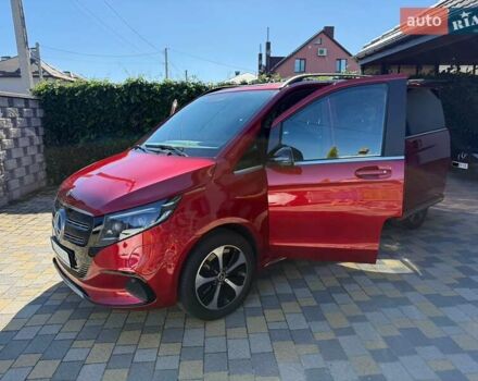 Красный Мерседес EQV, объемом двигателя 0 л и пробегом 3 тыс. км за 70938 $, фото 4 на Automoto.ua