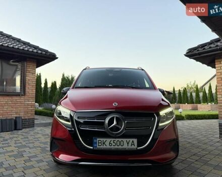 Красный Мерседес EQV, объемом двигателя 0 л и пробегом 3 тыс. км за 70938 $, фото 43 на Automoto.ua