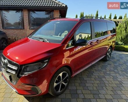 Красный Мерседес EQV, объемом двигателя 0 л и пробегом 3 тыс. км за 69382 $, фото 34 на Automoto.ua