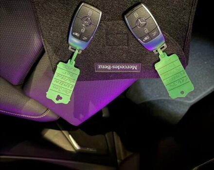 Красный Мерседес EQV, объемом двигателя 0 л и пробегом 3 тыс. км за 69382 $, фото 65 на Automoto.ua