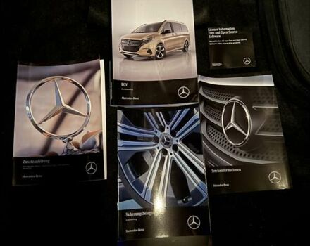 Красный Мерседес EQV, объемом двигателя 0 л и пробегом 3 тыс. км за 69382 $, фото 62 на Automoto.ua