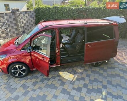 Красный Мерседес EQV, объемом двигателя 0 л и пробегом 3 тыс. км за 70938 $, фото 2 на Automoto.ua