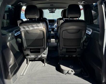 Красный Мерседес EQV, объемом двигателя 0 л и пробегом 3 тыс. км за 69382 $, фото 10 на Automoto.ua