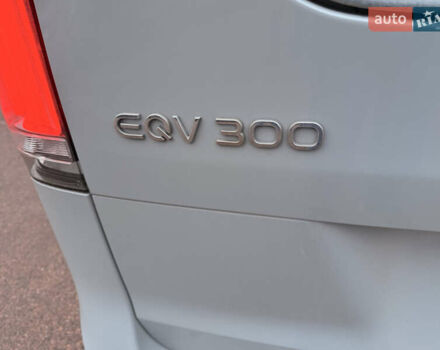 Серый Мерседес EQV, объемом двигателя 0 л и пробегом 17 тыс. км за 63900 $, фото 4 на Automoto.ua