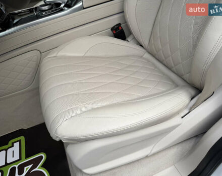 Белый Мерседес Г-Класс, объемом двигателя 4 л и пробегом 38 тыс. км за 210000 $, фото 43 на Automoto.ua