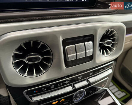 Белый Мерседес Г-Класс, объемом двигателя 4 л и пробегом 38 тыс. км за 210000 $, фото 36 на Automoto.ua