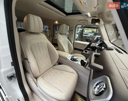 Белый Мерседес Г-Класс, объемом двигателя 4 л и пробегом 38 тыс. км за 210000 $, фото 21 на Automoto.ua